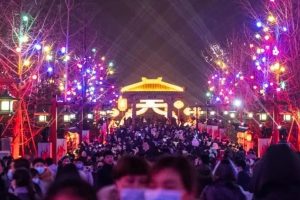 单日游客量从1万到10万，揭秘景区蝶变背后的光显力量