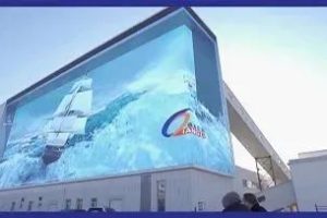 出道即网红！强力巨彩1410㎡户外裸眼3D巨屏 让你大开眼界!