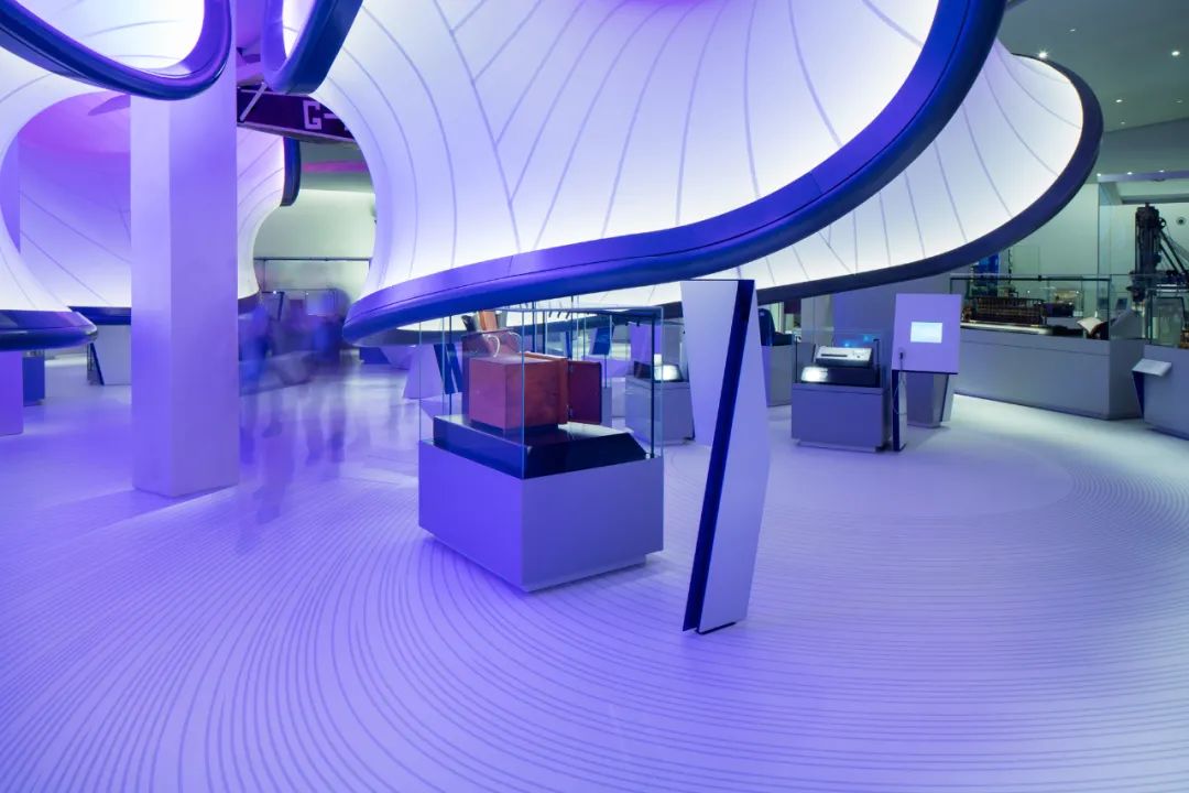 扎哈哈迪德建筑事务所作品 —— 英国伦敦科学博物馆数学展廊