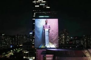 百城千屏典范！洲明「湾区之窗」斩获中国户外传播大会双奖！