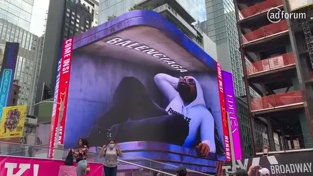 那些打破次元壁的3D 广告牌，模糊了内容和体验之间的界限！