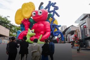 他们“打破美术馆的围墙”，把艺术搬进了城市中心