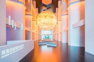 汉能展示中心：能源危机、环境污染，用清洁能源改变世界！