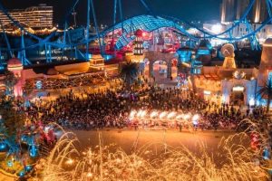欢乐谷公司旗下主题公园春节接待超150万人次，营收增长近四成